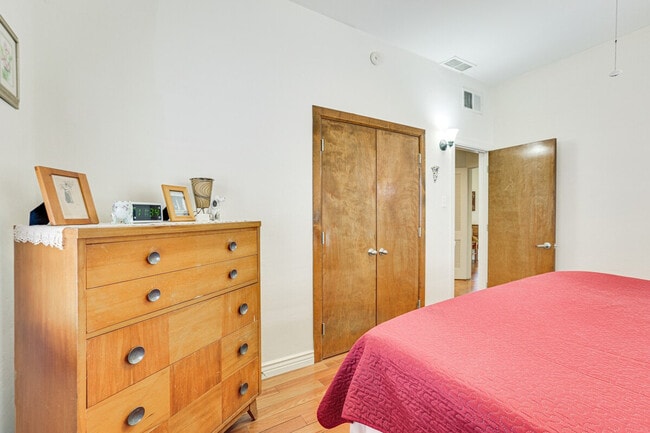 Building Photo - 107 W Windsor Ave