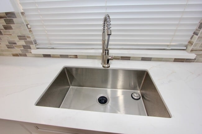 Building Photo - 3015 Green Fields Dr