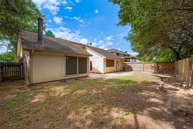 Building Photo - 2339 Loyanne Dr
