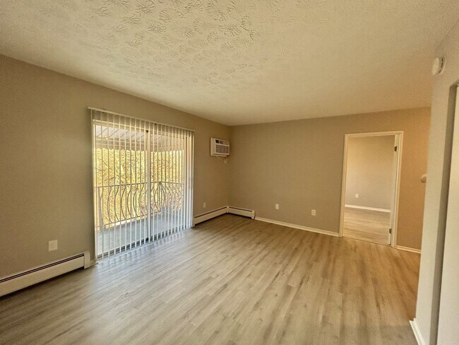 Building Photo - 4126 W 8th St