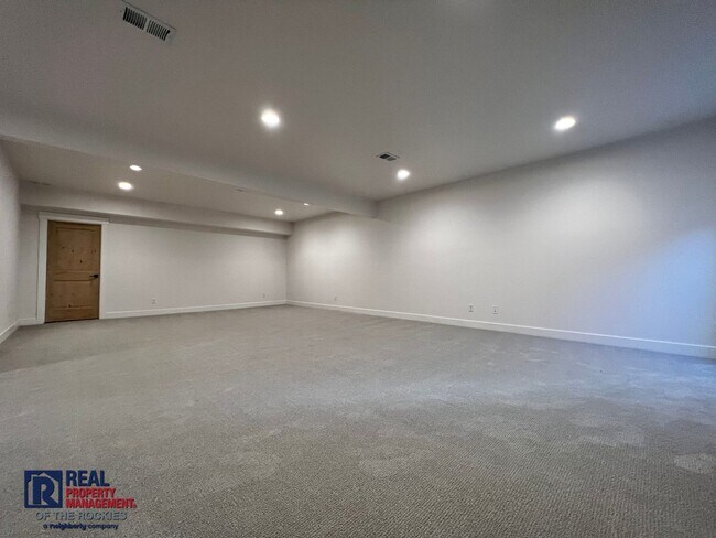 Building Photo - Gorgeous 4 bed 3 bath + Office home located on the 12th Tee of the TPC golf Course!