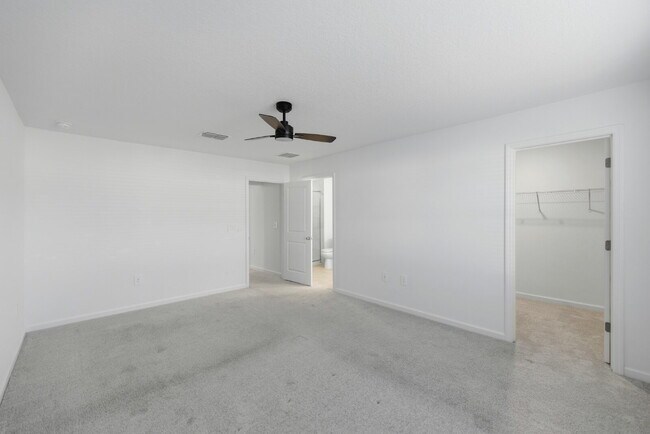 Building Photo - 3-Bedroom Oak Hammock Townhome – Internet Included!