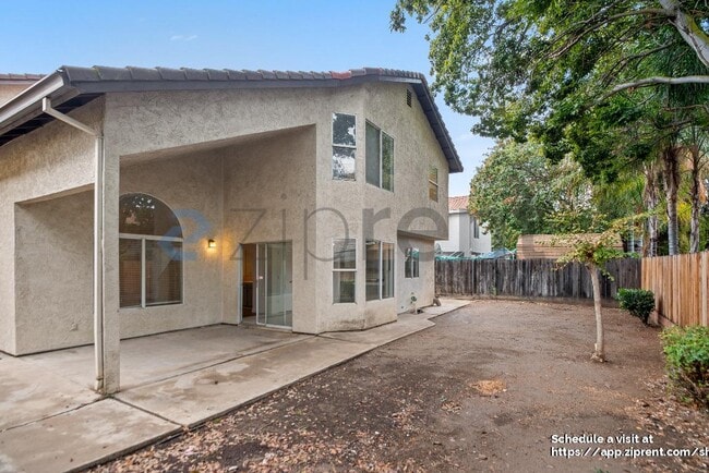 Building Photo - 2215 Jenni Ln