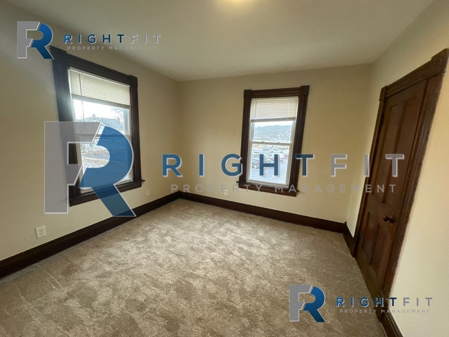 Building Photo - Freshly Renovated Home in Miamisburg