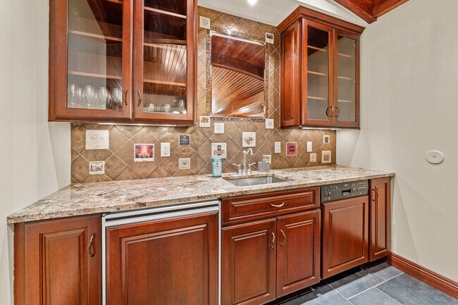 Building Photo - 12932 Sunset Bluff Ct