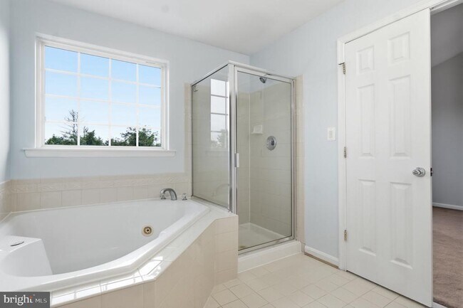 Building Photo - 899 Stonefield Square NE