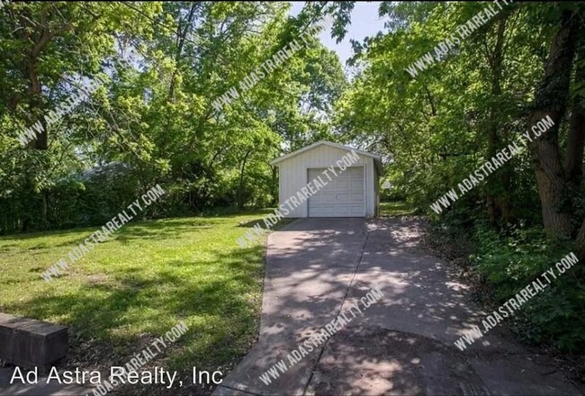 Building Photo - Awesome Location in Waldo-Available in MAR...