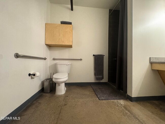 Building Photo - 200 Anthony St