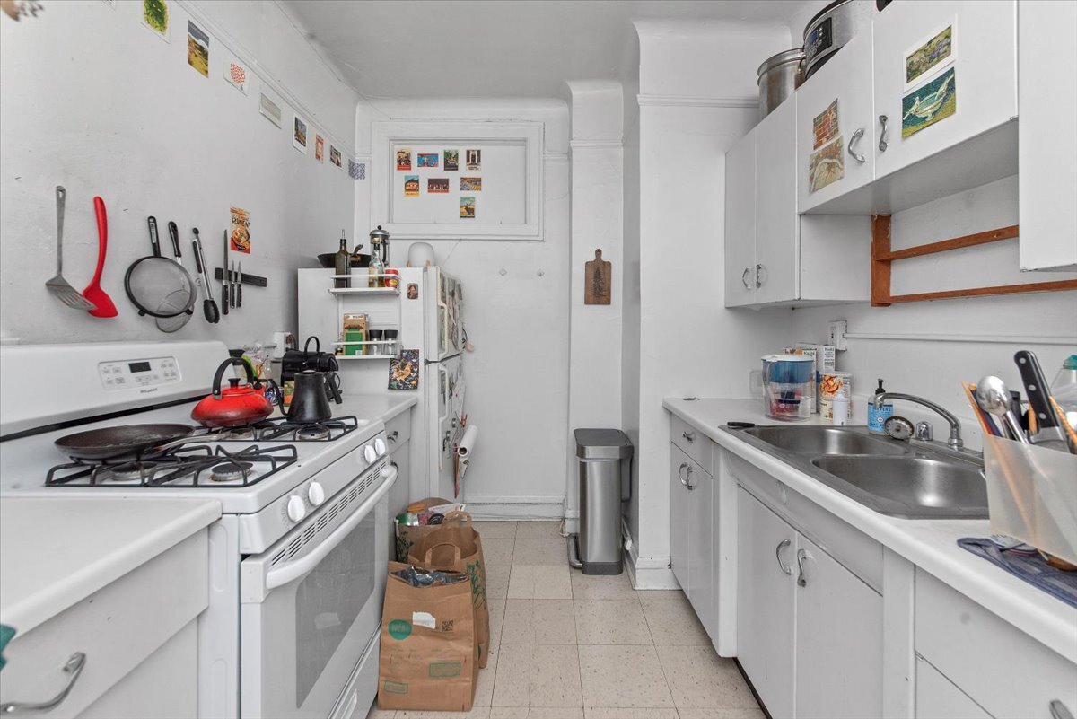 Building Photo - 5704 S Harper Ave