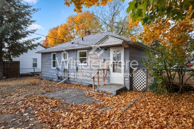 Building Photo - *** COMING SOON *** Darling 2 bedroom, 1 bath Home In Spokane