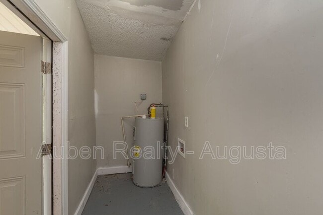 Building Photo - 2416 Barton Chapel Rd