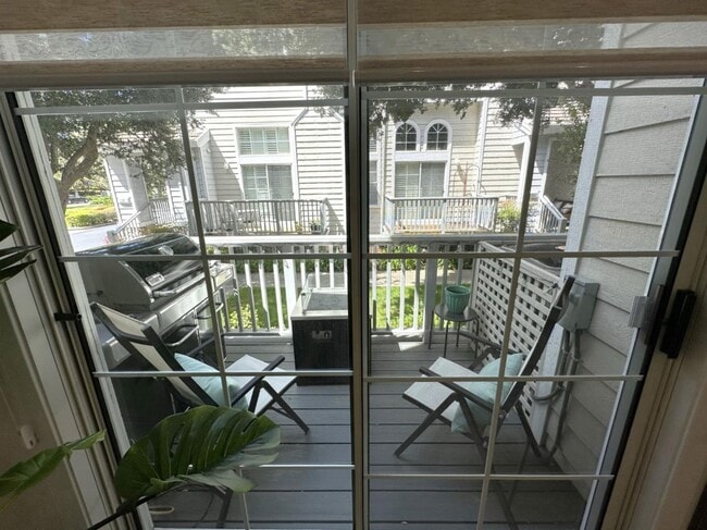 Building Photo - 1 Passage Ln