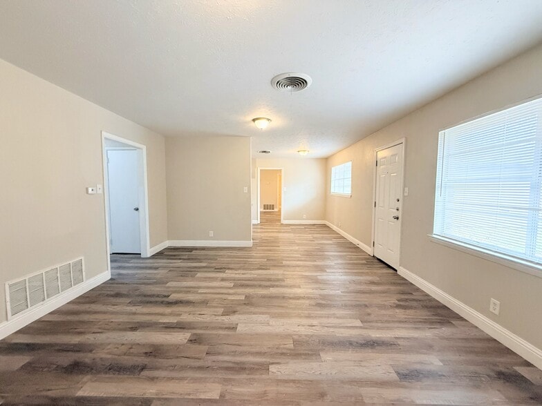 Building Photo - 4075 Old Bonham Rd