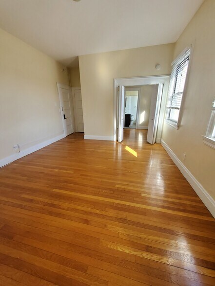 Building Photo - 1470 Beacon St