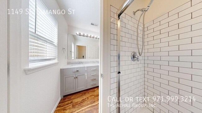 Building Photo - 1149 SE Tamango St