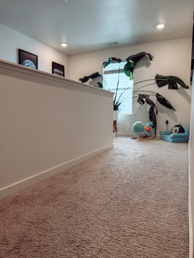 Building Photo - 482 3rd St