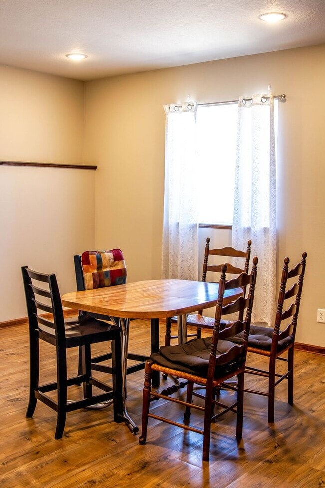 Building Photo - 613 Sheldon St