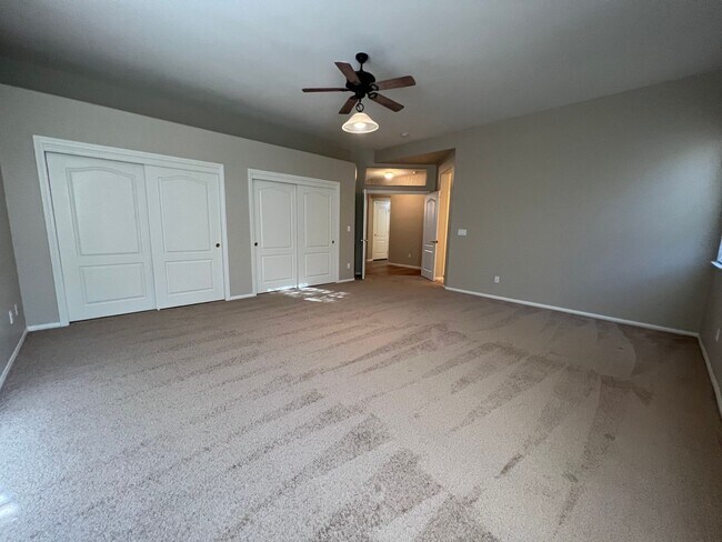 Building Photo - 4 Bedroom with Bedroom Downstairs, Pool, O...