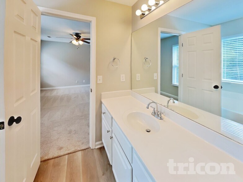 Building Photo - 4453 Frost St