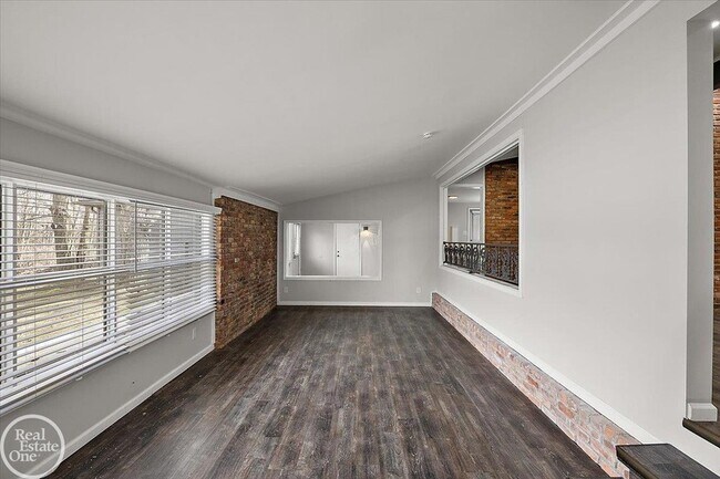 Building Photo - 1765 E Predmore Rd