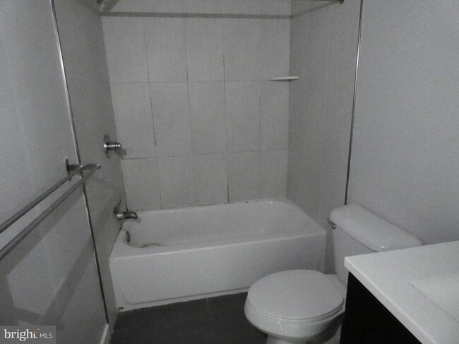 Building Photo - 3862 Lancaster Ave