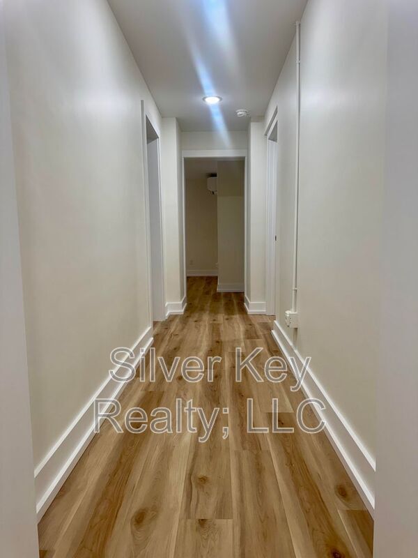 Building Photo - 2113 W Madison Ave