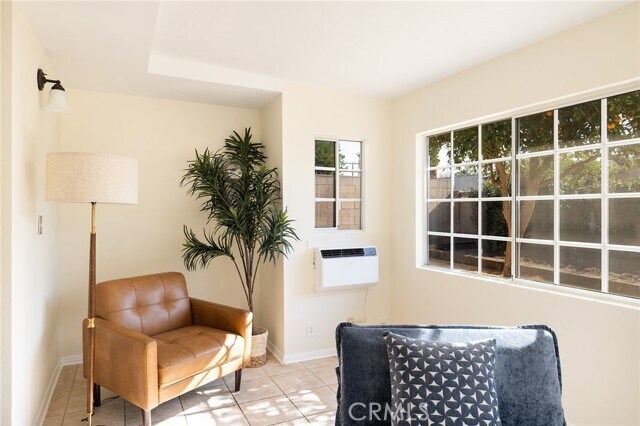 Building Photo - 2206 Stinson St