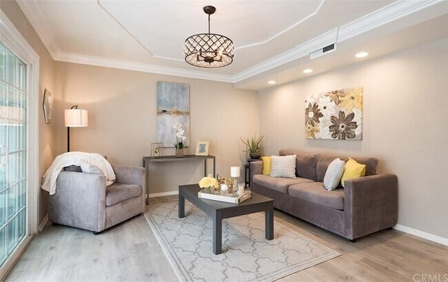 Building Photo - Impeccable 4BR 2.5BA Home with Pool, Near ...