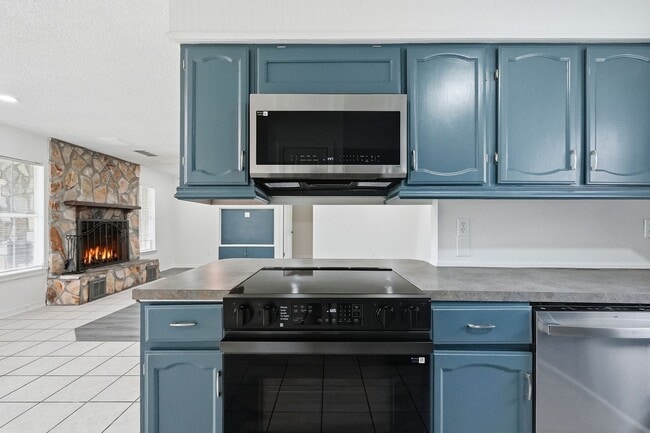 Building Photo - 3BR w/ IDEAL location near Hurlburt Field!!