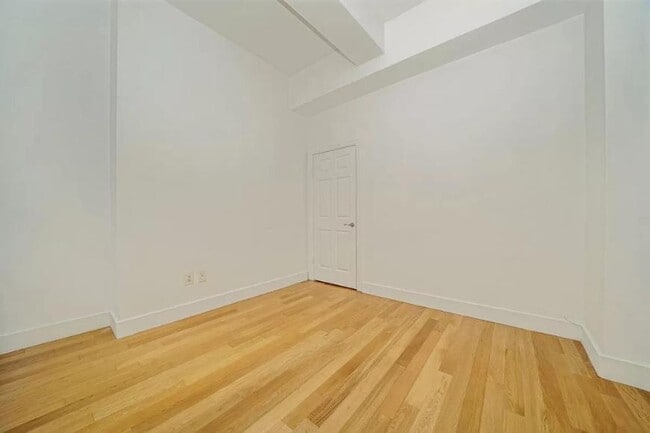 Building Photo - 4 bedroom in NEW YORK NY 10038