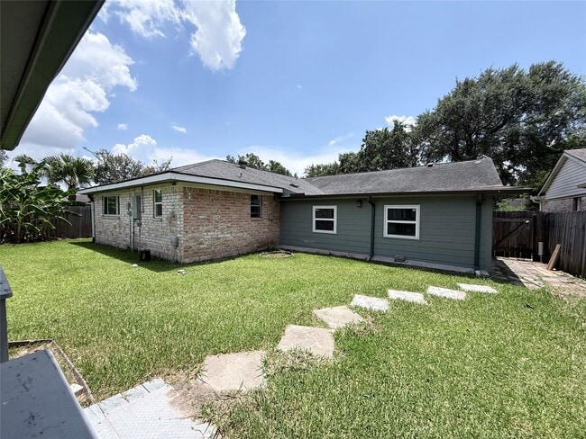 Building Photo - 12214 Corona Ln