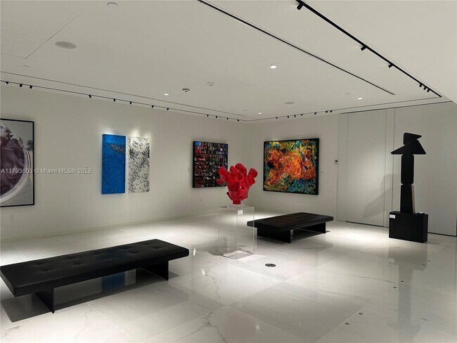 Building Photo - 300 Biscayne Blvd Way