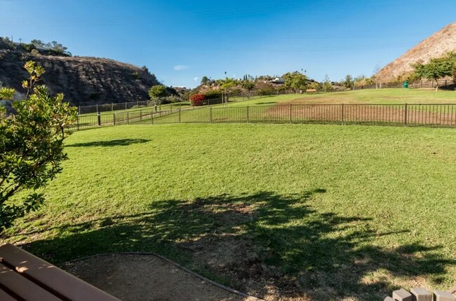 Building Photo - Beautiful Townhouse in Escala