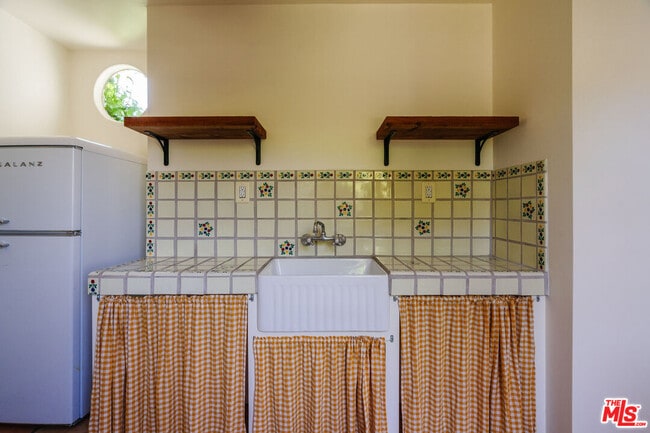 Building Photo - 2735 Clyde Ave