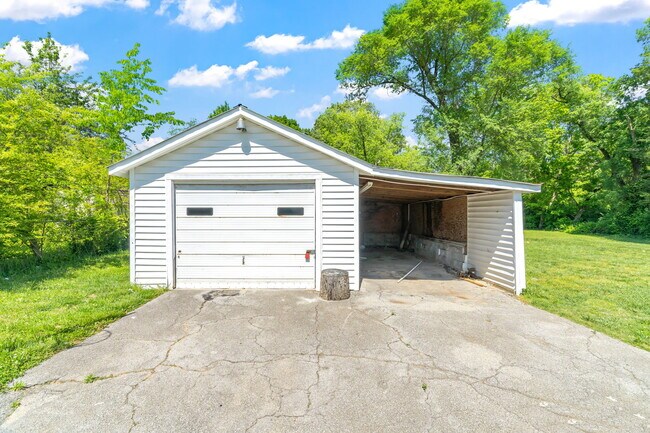 Building Photo - 5700 Ridgefield Rd