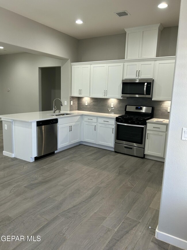 Building Photo - 10608 Hidden Palm Pl