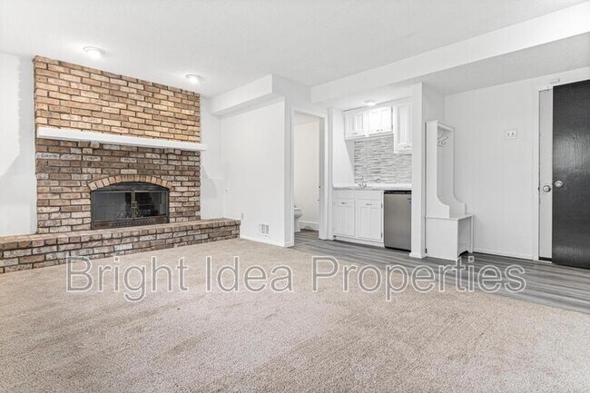 Building Photo - 1716 Evergreen Dr