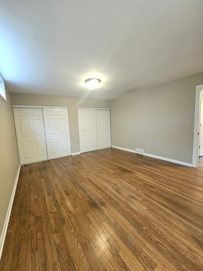 Building Photo - 600 Hawthorne Ln