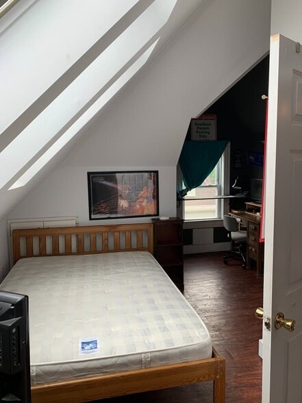 Building Photo - 77 Sheridan Ave