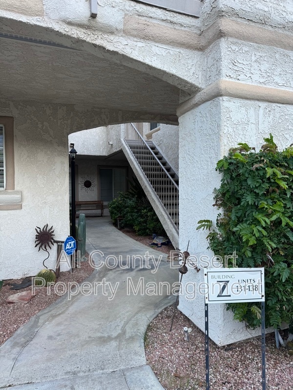 Building Photo - 2701 E Mesquite Ave