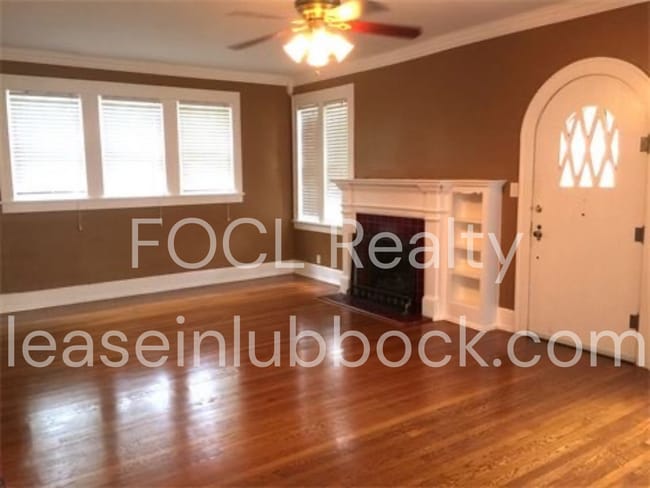 Building Photo - Large 3 bed 2 bath, Walking Distance to Tech