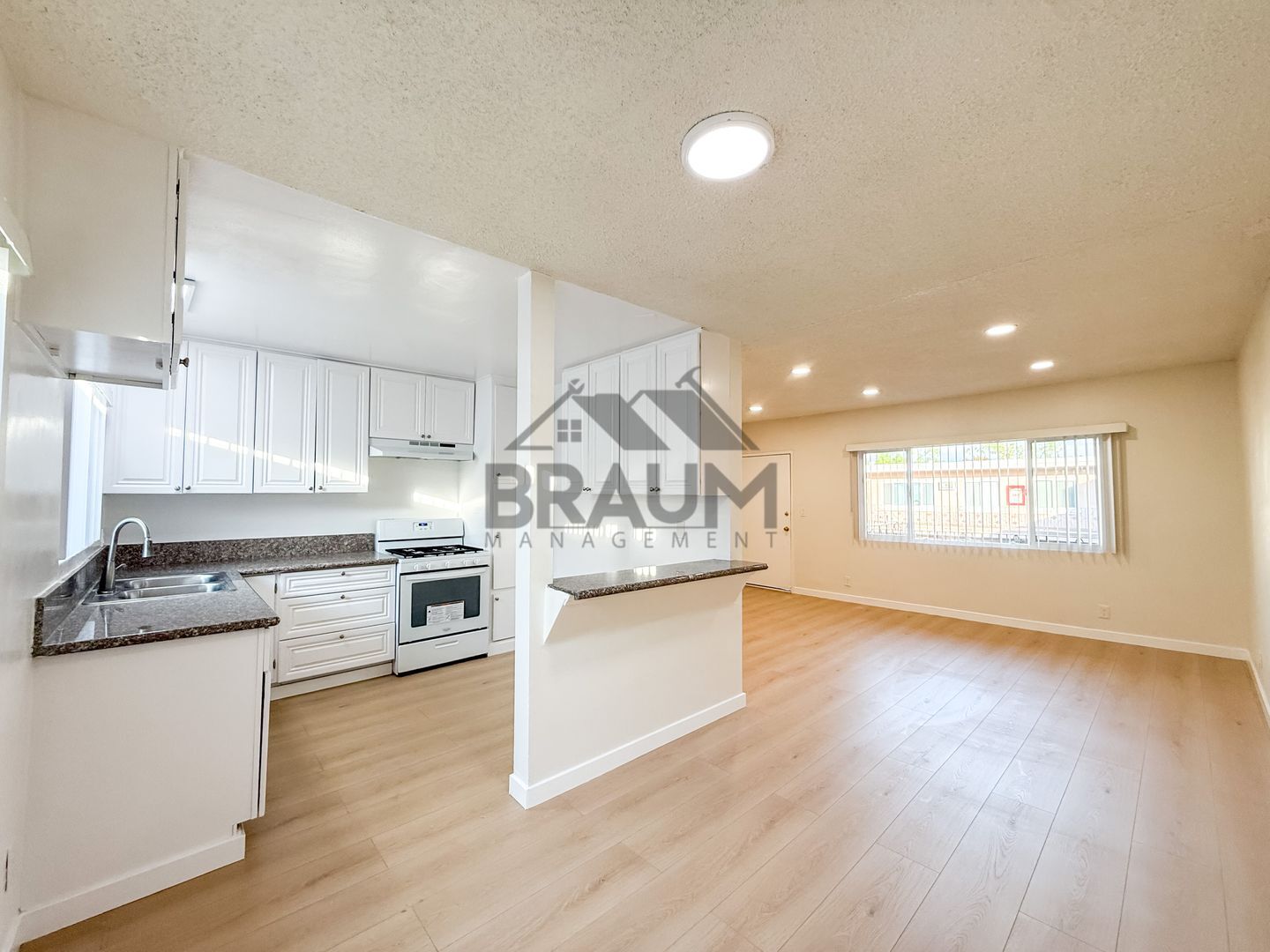 Building Photo - 13115 Oxnard St