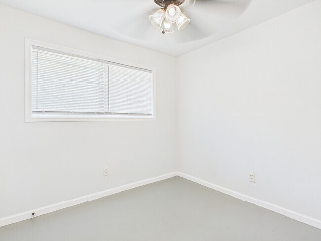 Building Photo - 107 Davis St