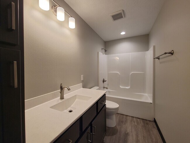Building Photo - 4606 - 4608 W 34th St. N (Alpha Team) (NW)