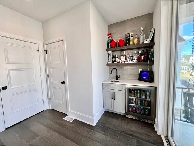 Building Photo - 16 A S Fredericksburg Ave