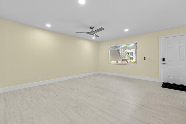 Building Photo - 969 Normandy U