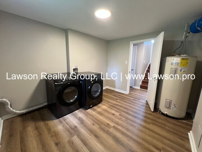Building Photo - Five Bedroom, Updated Split Level in South...