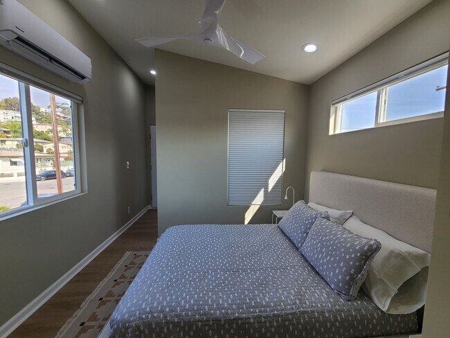Building Photo - New built and fully furnished 2 bed 2. 5 baths in Point Loma