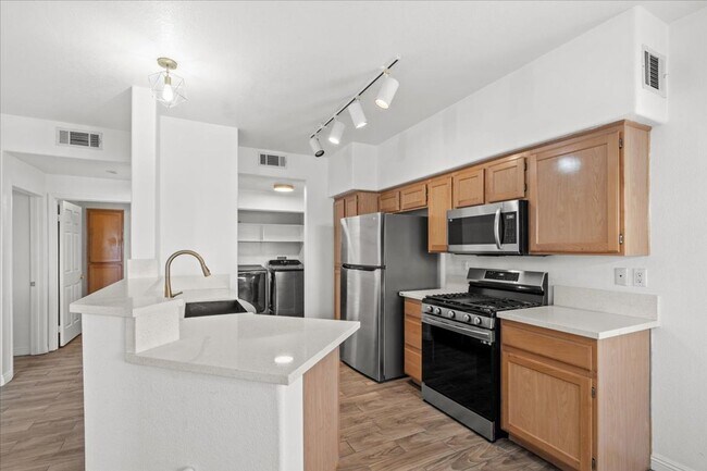 Building Photo - Charming 2-Bedroom First Floor Featuring Open Layout, Fireplace, Patio & Community Pool