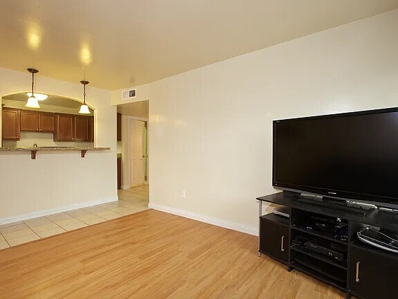 Building Photo - 550 Graves Ave